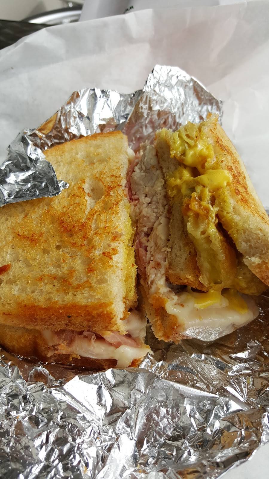 Earls Sandwiches (Clarendon) | restaurant | 2605 Wilson Blvd, Arlington, VA 22201, USA | 7032480150 OR +1 703-248-0150