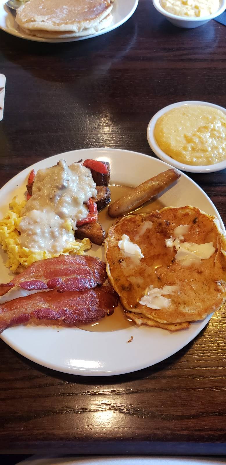 Crosstown Grille | restaurant | 620 Crosstown Drive, Peachtree City, GA 30269, USA | 6788331190 OR +1 678-833-1190