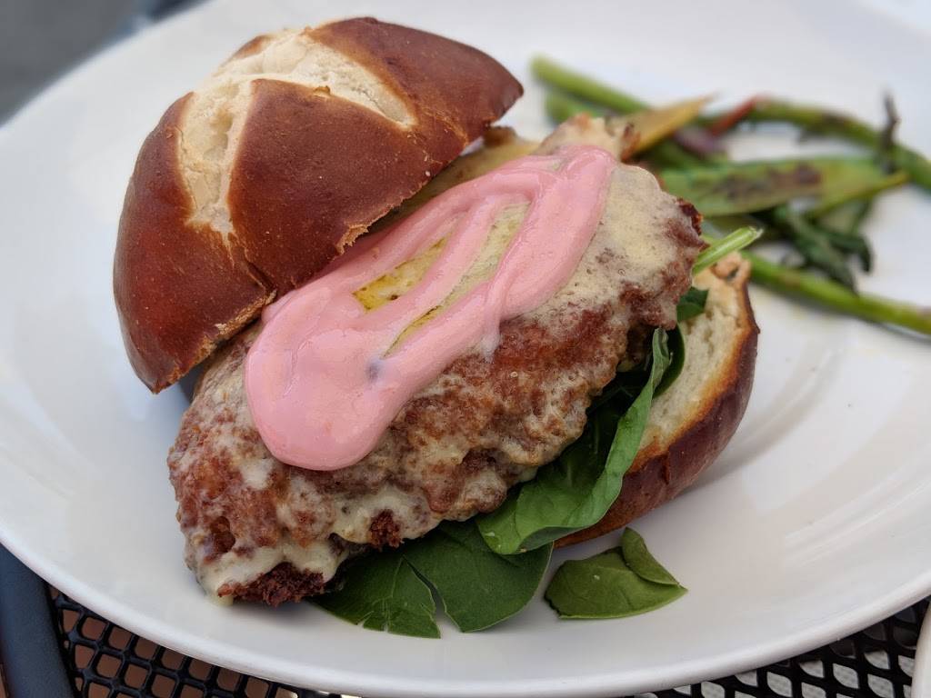 LakeHouse Restaurant & Bar | restaurant | 3029 Lakeshore Dr, St Joseph, MI 49085, USA | 2699828020 OR +1 269-982-8020