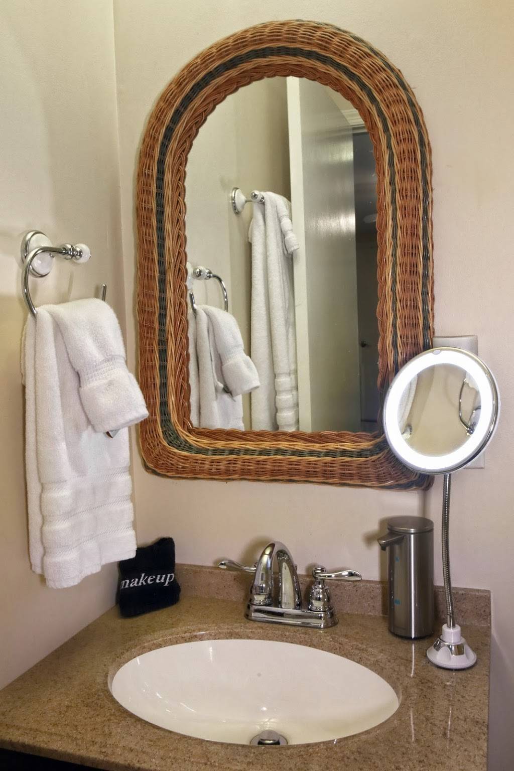 Nellysford Country Inn | restaurant | 3100 Berry Hill Rd, Nellysford, VA 22958, USA | 4343611459 OR +1 434-361-1459