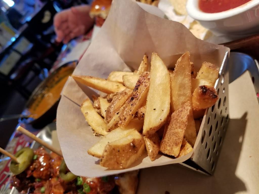 Chilis Grill & Bar | restaurant | 1240 E Main St, Carbondale, IL 62902, USA | 6185298083 OR +1 618-529-8083