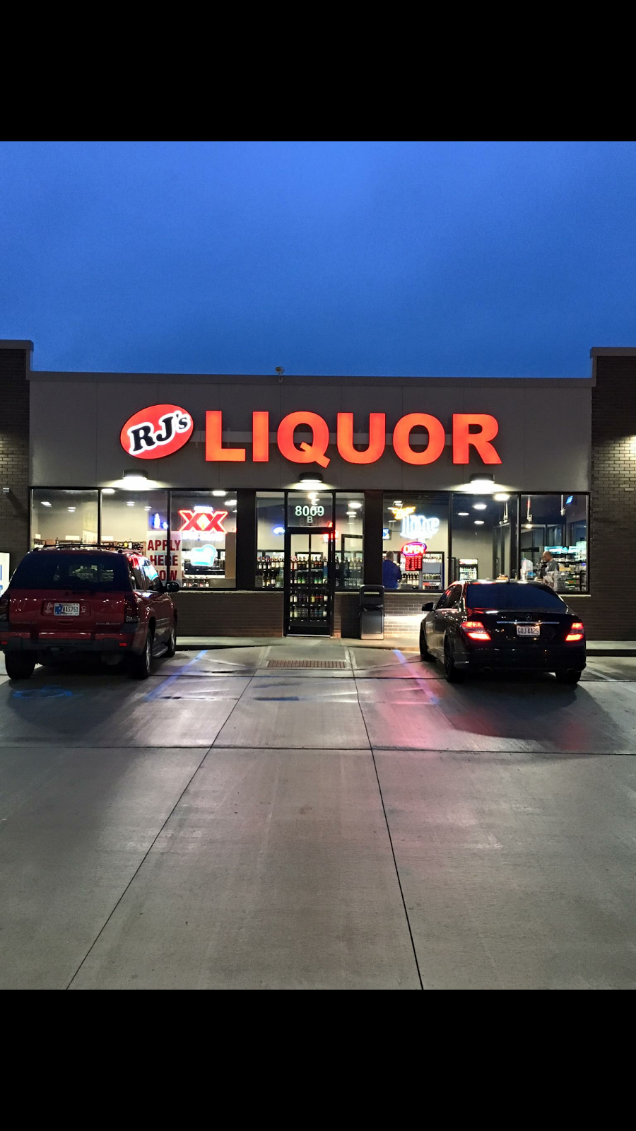 Indy Mart Gas Valero / Hunt Brothers Pizza / Charley Biggs Chic | meal takeaway | 8009 W Washington St, Indianapolis, IN 46231, USA | 3172416776 OR +1 317-241-6776