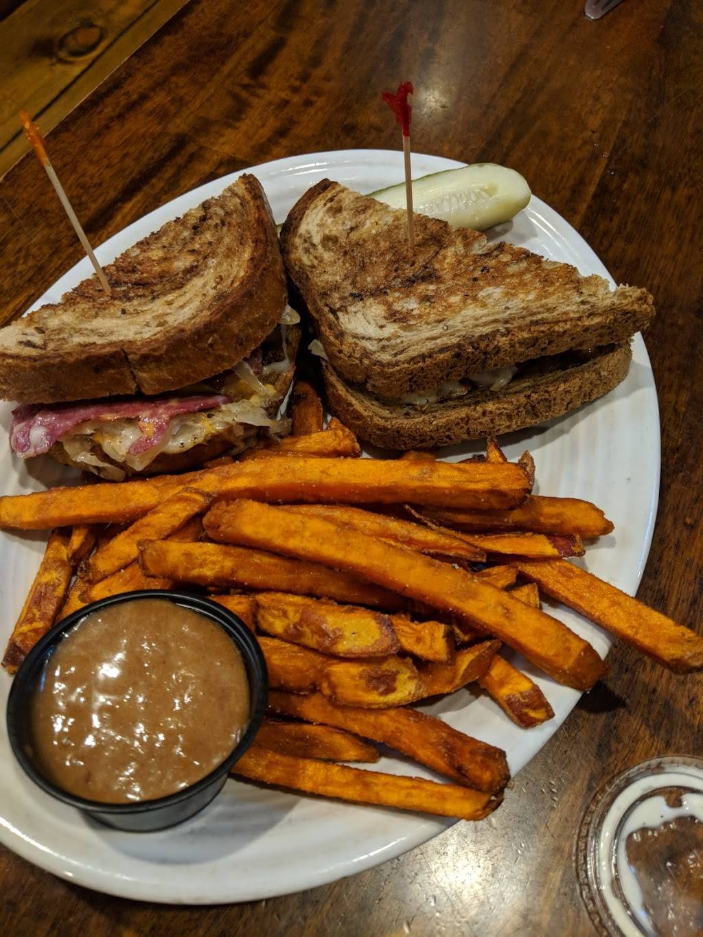 Roadhouse Bar and Grill | restaurant | 10188 US-34, Grand Lake, CO 80447, USA | 9706279300 OR +1 970-627-9300