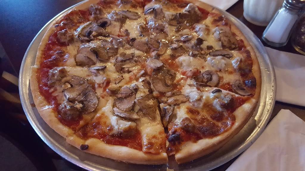 Mimmos Pizza Restaurant & Lounge | restaurant | 111 E Main St, Forreston, IL 61030, USA | 8159382406 OR +1 815-938-2406