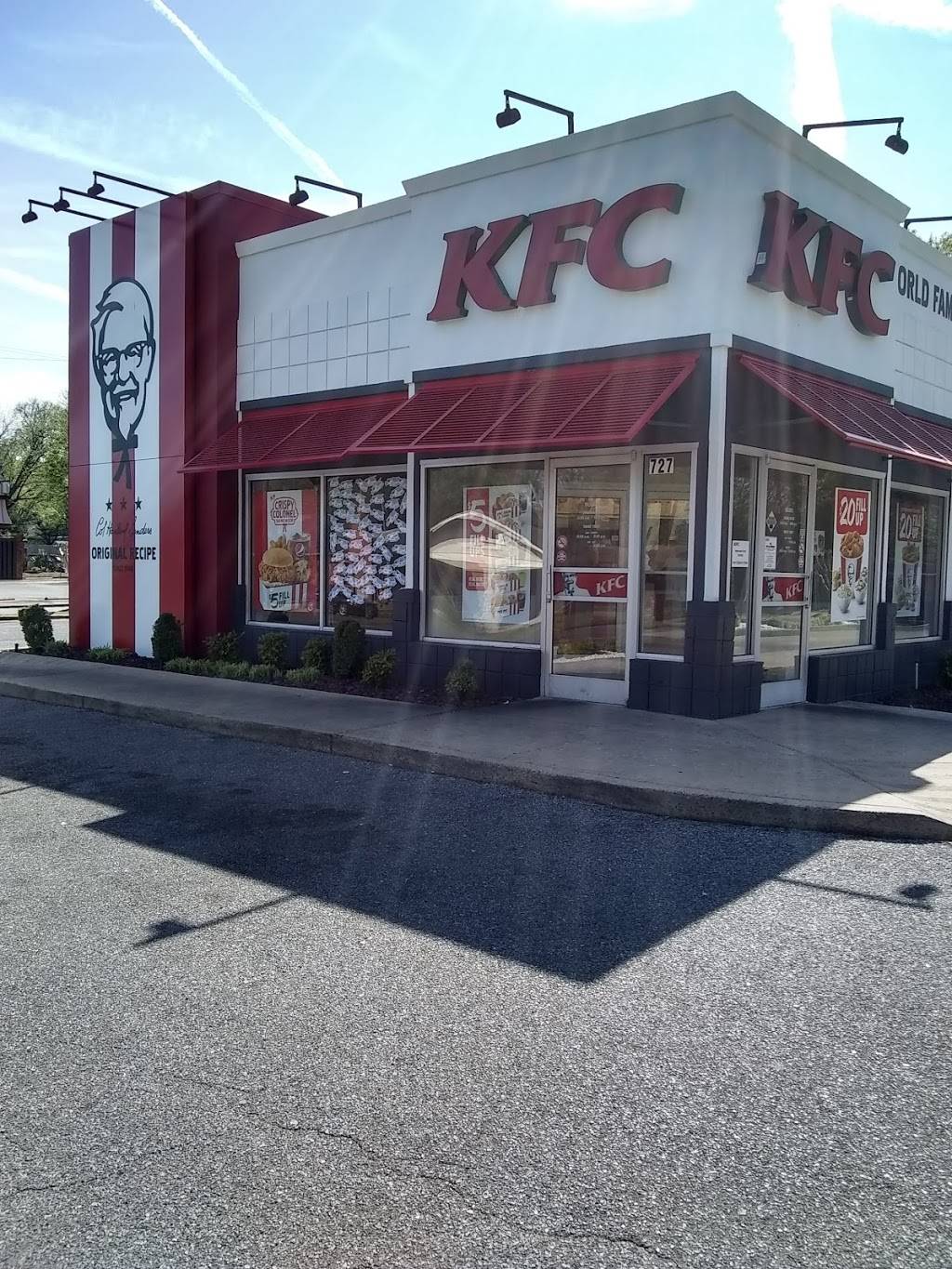 KFC | restaurant | 727 S Highland St, Memphis, TN 38111, USA | 9014587076 OR +1 901-458-7076