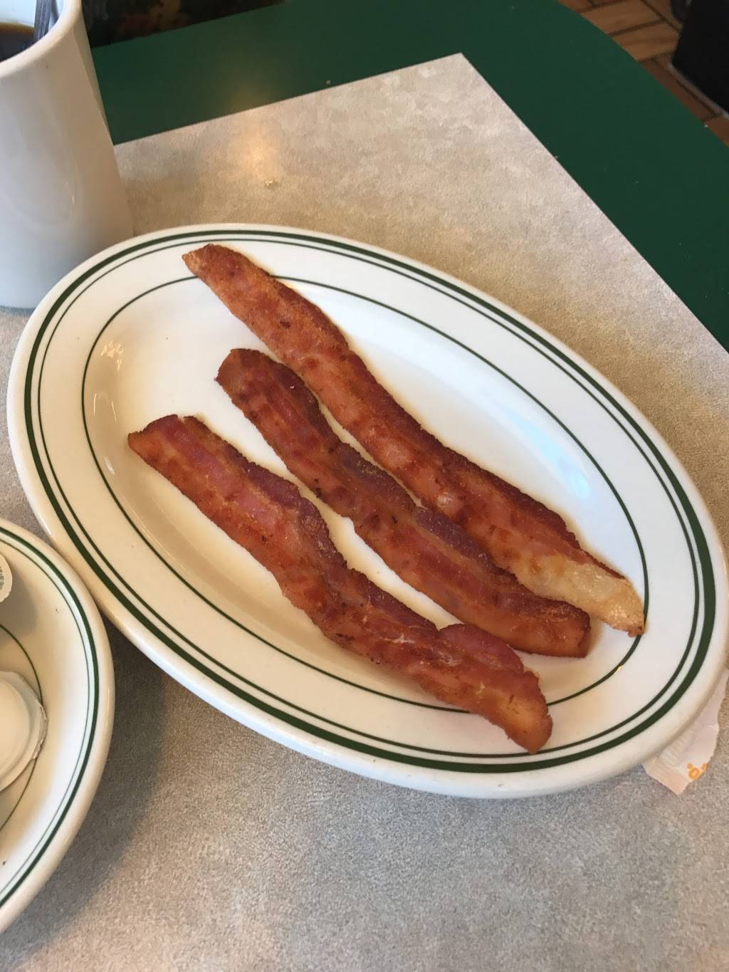 Roses Family Dining | restaurant | 31301 Harper Ave, St Clair Shores, MI 48082, USA | 5862969390 OR +1 586-296-9390