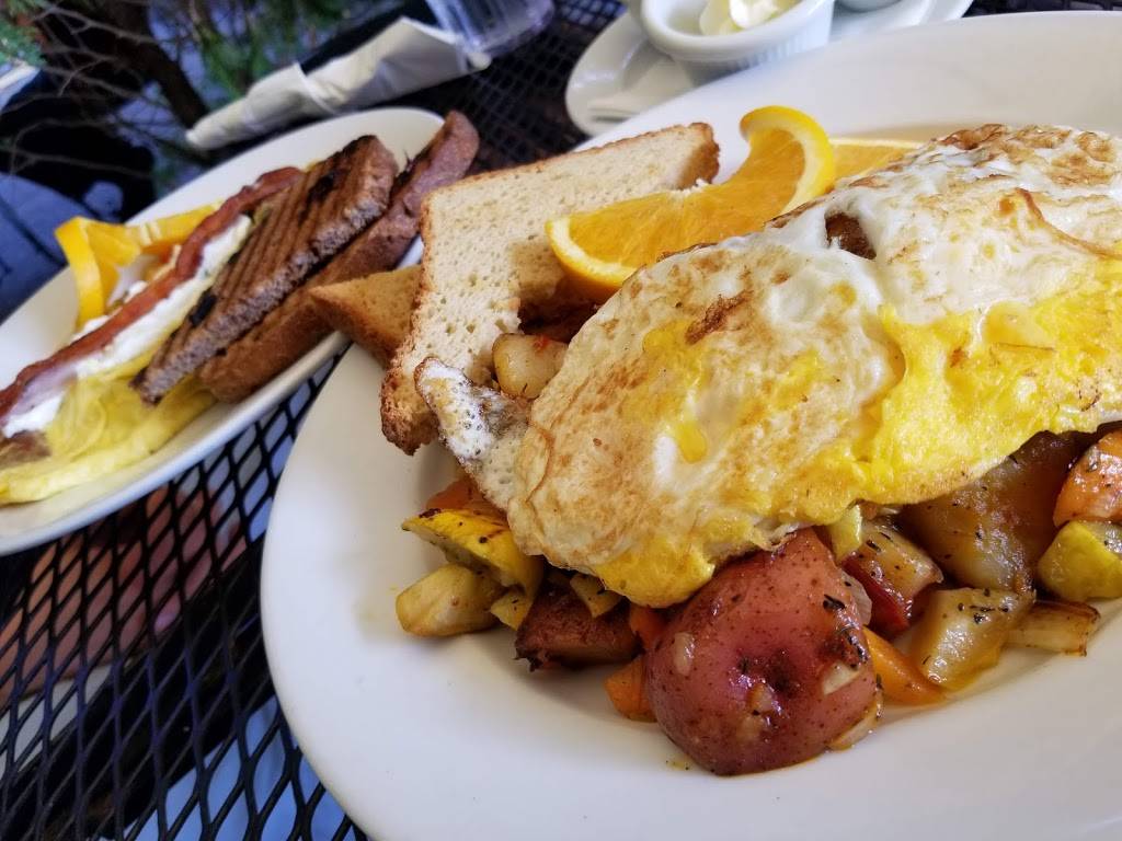 Marthas Leelanau Table | cafe | 413 N St Joseph St, Suttons Bay, MI 49682, USA | 2312712344 OR +1 231-271-2344