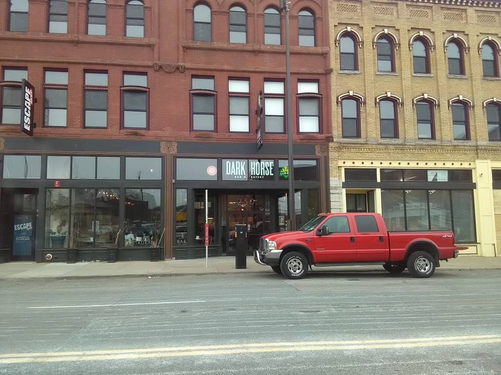 Dark Horse Bar & Eatery | restaurant | 250 E 7th St, St Paul, MN 55101, USA | 6513137960 OR +1 651-313-7960