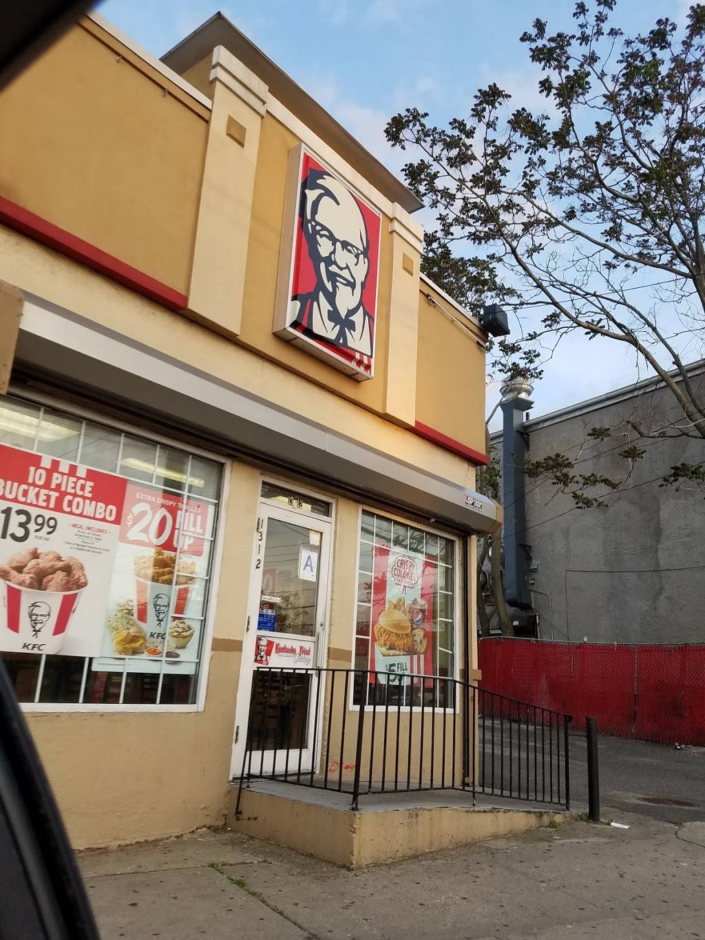 KFC | restaurant | 1312 Beach Channel Dr, Far Rockaway, NY 11691, USA | 7183279223 OR +1 718-327-9223