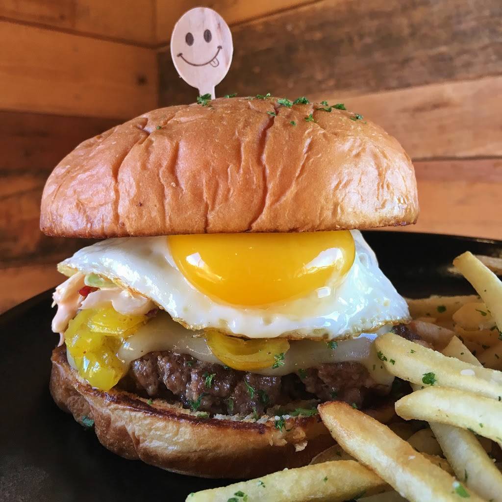 SkinnyFATS | restaurant | 6261 Dean Martin Dr, Las Vegas, NV 89118, USA | 7025773232 OR +1 702-577-3232