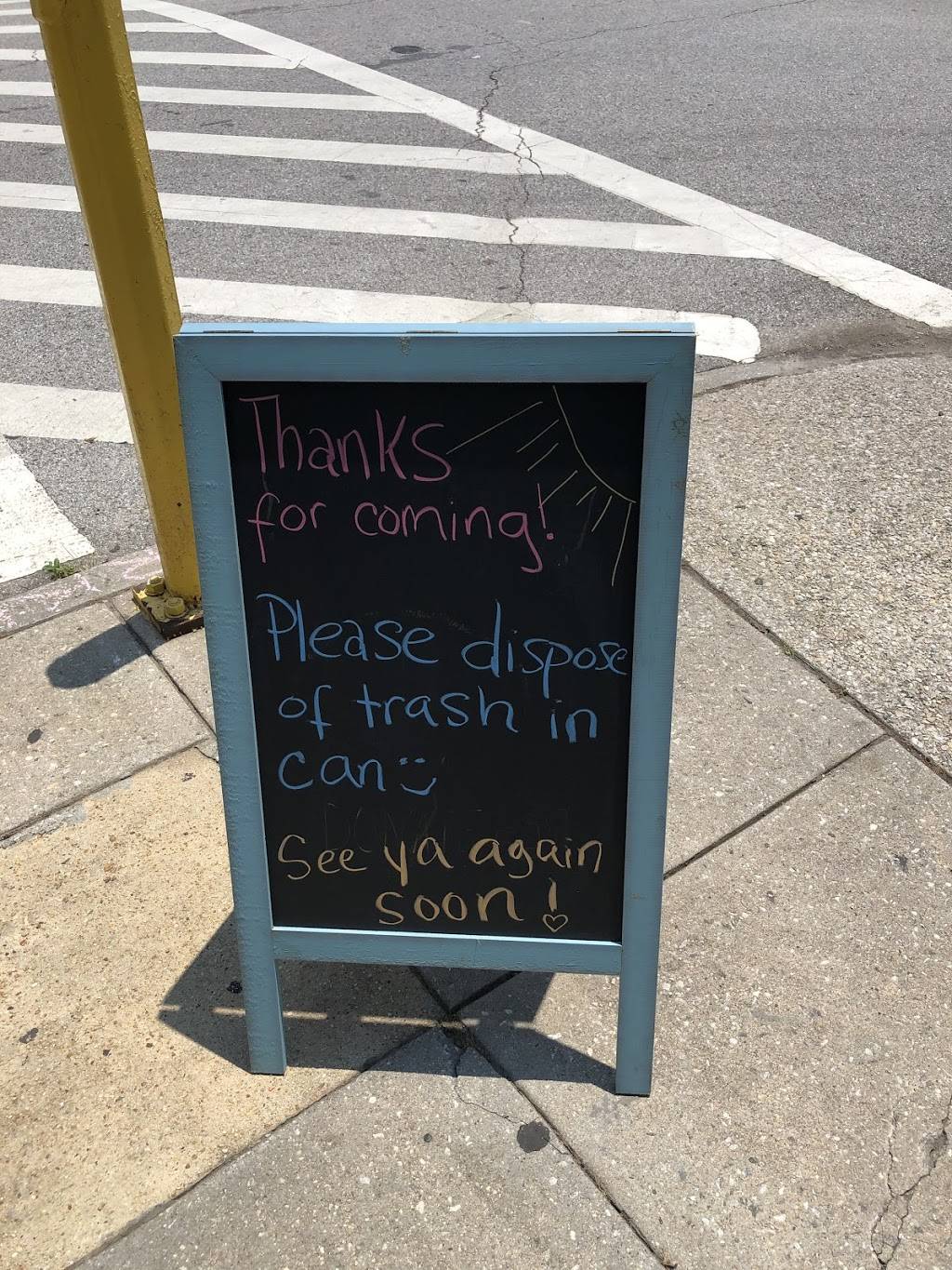 Ice Queens Snowball Shop | meal takeaway | 1648 E Fort Ave, Baltimore, MD 21230, USA | 4106468582 OR +1 410-646-8582