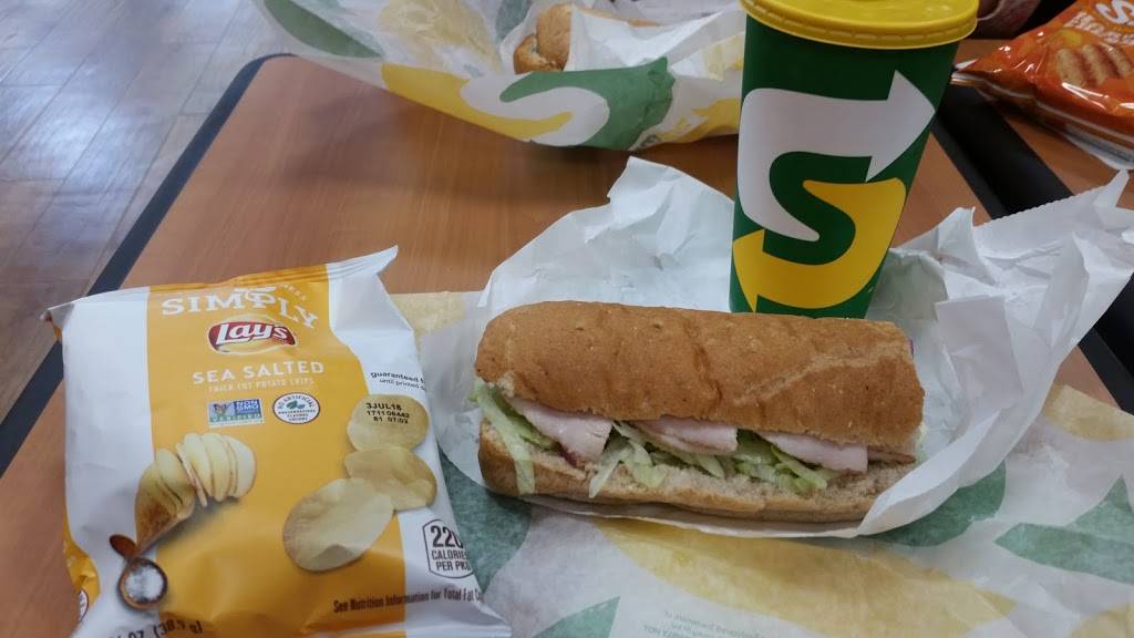 Subway | restaurant | 2100 N Bechtle Ave, Springfield, OH 45504, USA | 9373421104 OR +1 937-342-1104