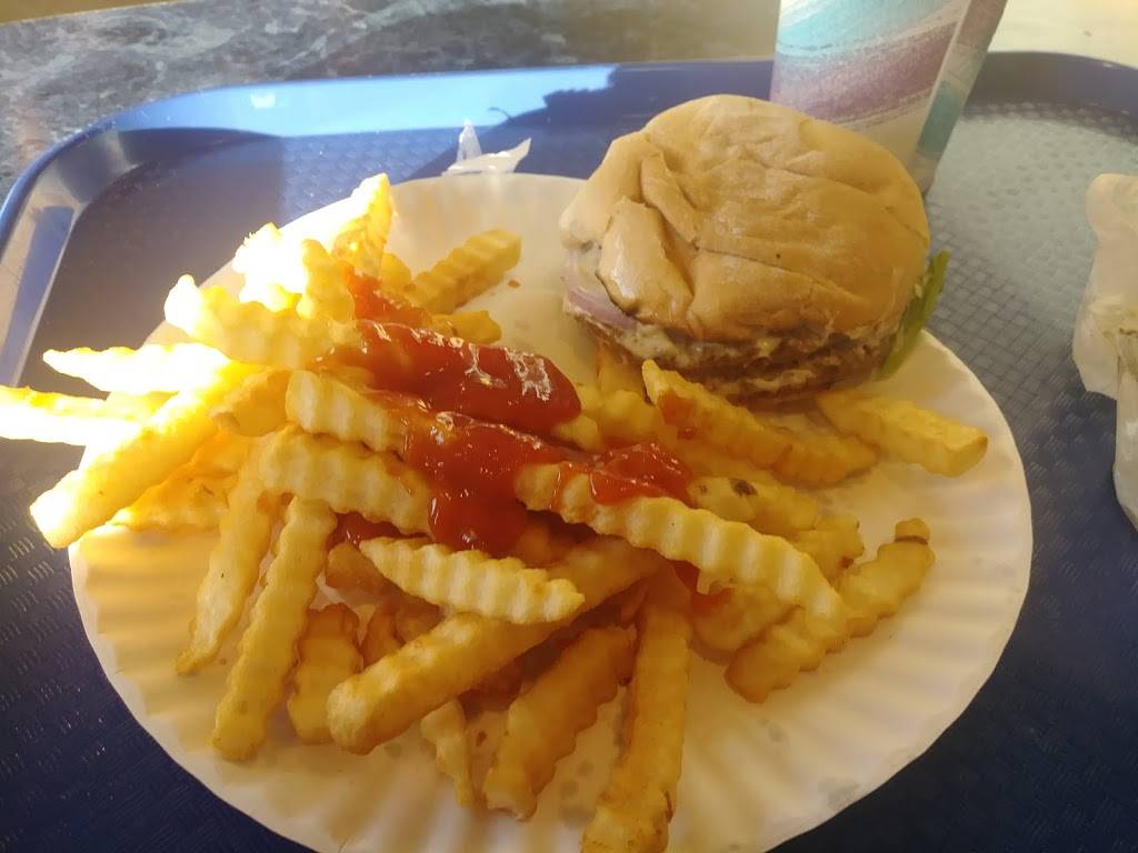 Merritt Canteen | restaurant | 4355 Main St, Bridgeport, CT 06606, USA | 2033721416 OR +1 203-372-1416