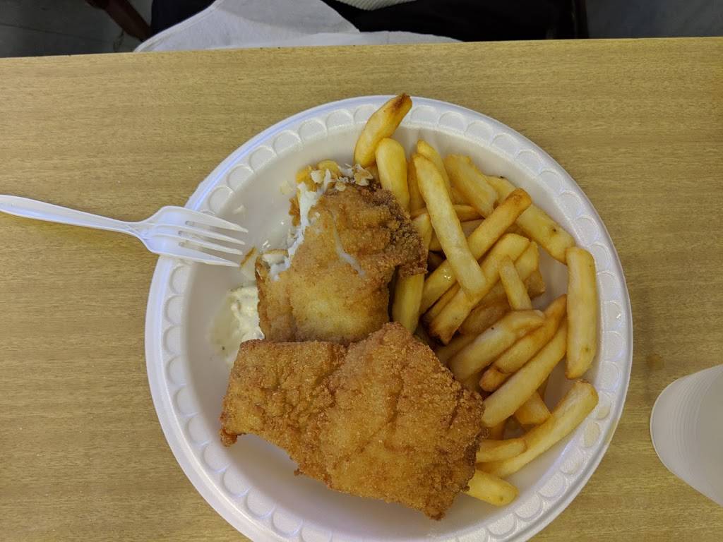 Freds Seafoods | restaurant | 49 N Main St, Randolph, MA 02368, USA | 7819639824 OR +1 781-963-9824