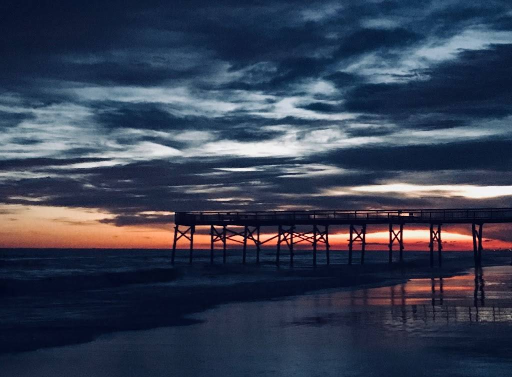 Mollys Beachside Bar & Grill | restaurant | 2717 W Fort Macon Rd, Atlantic Beach, NC 28512, USA | 2522401155 OR +1 252-240-1155