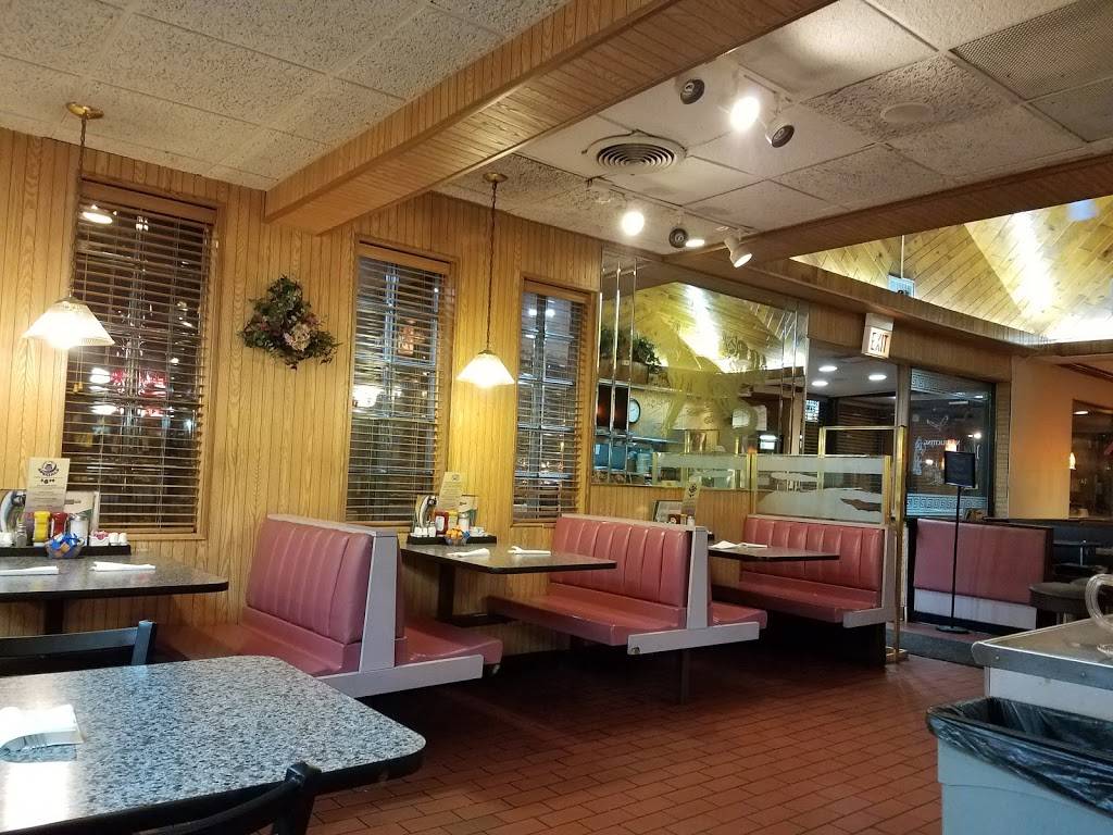 Golden Nugget Pancake House | bakery | 3234 W Irving Park Rd, Chicago, IL 60618, USA | 7732671987 OR +1 773-267-1987