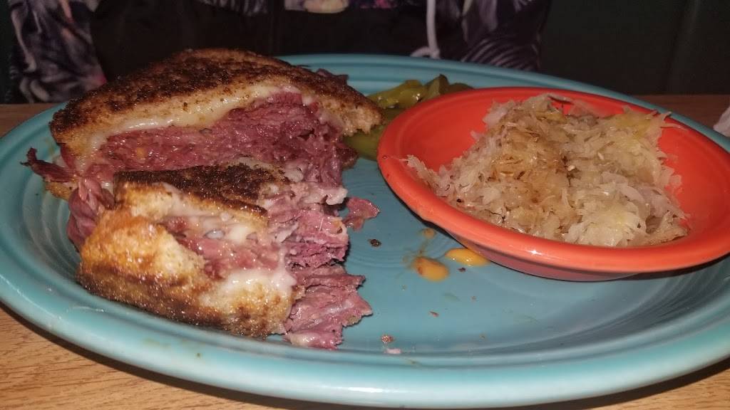 Marys Diner | restaurant | 3450 E 93rd St, Cleveland, OH 44104, USA | 2168835750 OR +1 216-883-5750