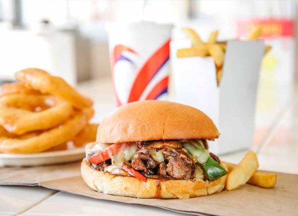 Mr Burger | restaurant | 314 Bloor St W, Oshawa, ON L1J 1R2, Canada | 9055794711 OR +1 905-579-4711