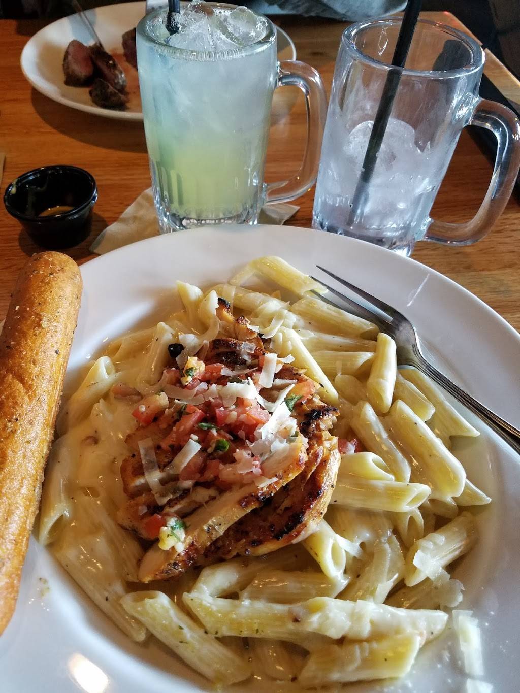 Applebees Grill + Bar | restaurant | 2414 Lincoln Way, Clinton, IA 52732, USA | 5632428646 OR +1 563-242-8646