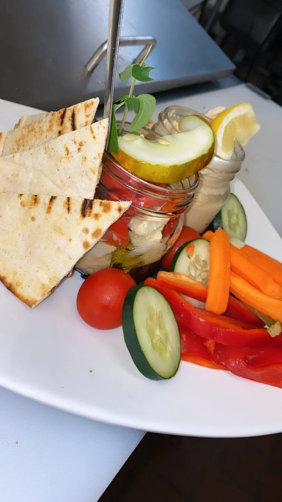 Riverwalk Social | restaurant | 17 Elizabeth St, Derby, CT 06418, USA | 2037519669 OR +1 203-751-9669