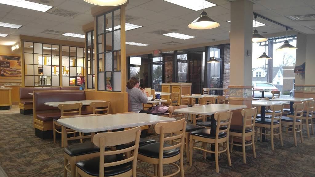 Wendys | restaurant | 1326 W Michigan St, Sidney, OH 45365, USA | 9374925696 OR +1 937-492-5696