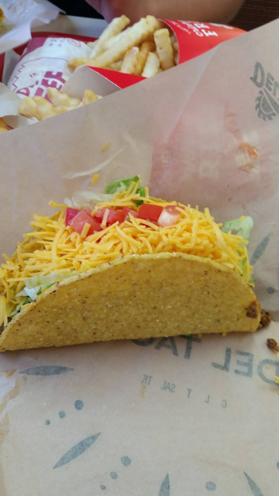 Del Taco | meal takeaway | 22349 El Toro Rd, Lake Forest, CA 92630, USA | 9495863757 OR +1 949-586-3757