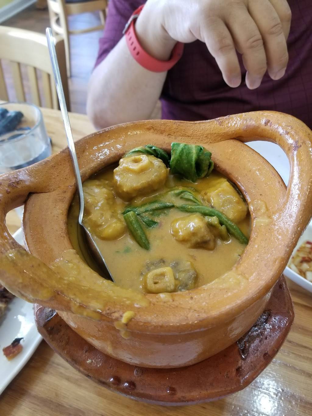 Rosarios Ihawan | restaurant | 40-09 69th St, Queens, NY 11373, USA | 7184583300 OR +1 718-458-3300