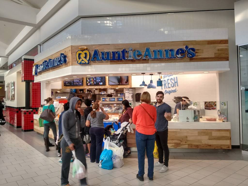 Auntie Annes | restaurant | 1689 Arden Way, Sacramento, CA 95815, USA | 9169251630 OR +1 916-925-1630