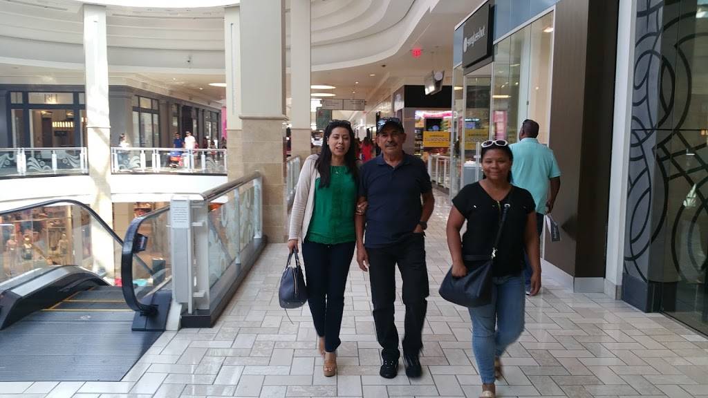 Mixing Bowl | restaurant | 1 Tysons Corner Center, McLean, VA 22102, USA | 7038931915 OR +1 703-893-1915