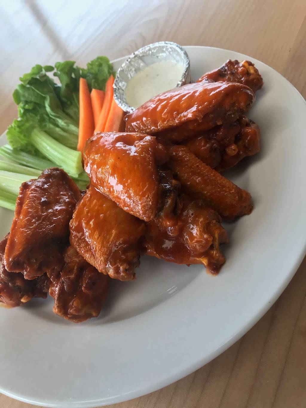 Highland Corner Grill | restaurant | 2424 University Ave, Madison, WI 53726, USA | 6082338778 OR +1 608-233-8778