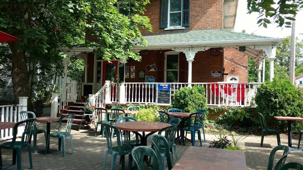Capers Tap House | restaurant | 28 Bridge Street, Campbellford, ON K0L 1L0, Canada | 7056535262 OR +1 705-653-5262