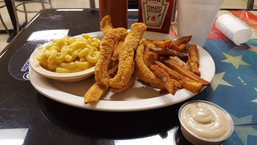 Charlie Ds Seafood and Chicken | restaurant | 600 E 99th St, Kansas City, MO 64131, USA | 8169423000 OR +1 816-942-3000