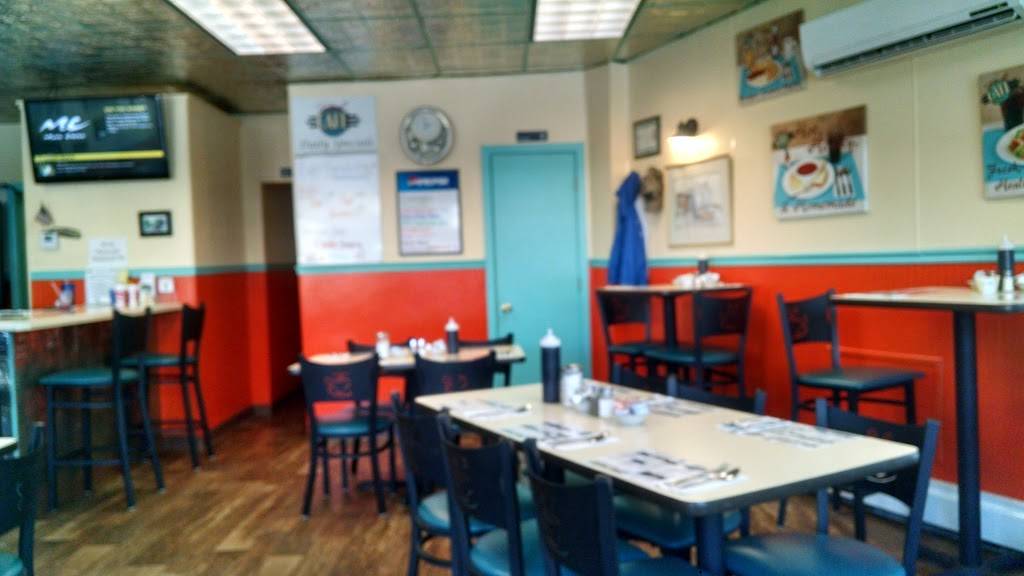 The Pal Cafe | restaurant | 229 Division St, Park Falls, WI 54552, USA | 7157622529 OR +1 715-762-2529