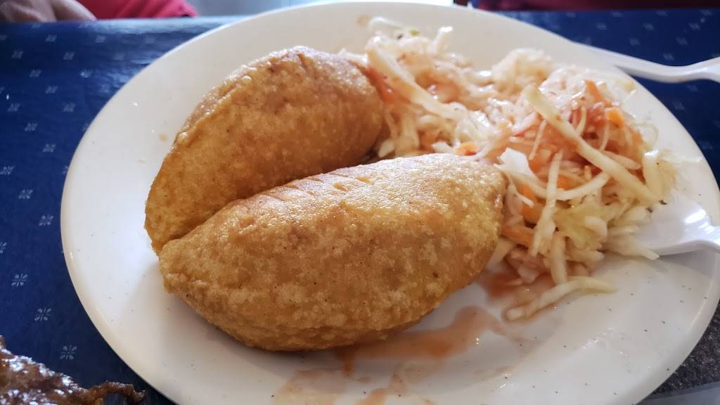 Pupuseria Dona Azucena | restaurant | 1090 Elden St, Herndon, VA 20170, USA | 7034358900 OR +1 703-435-8900