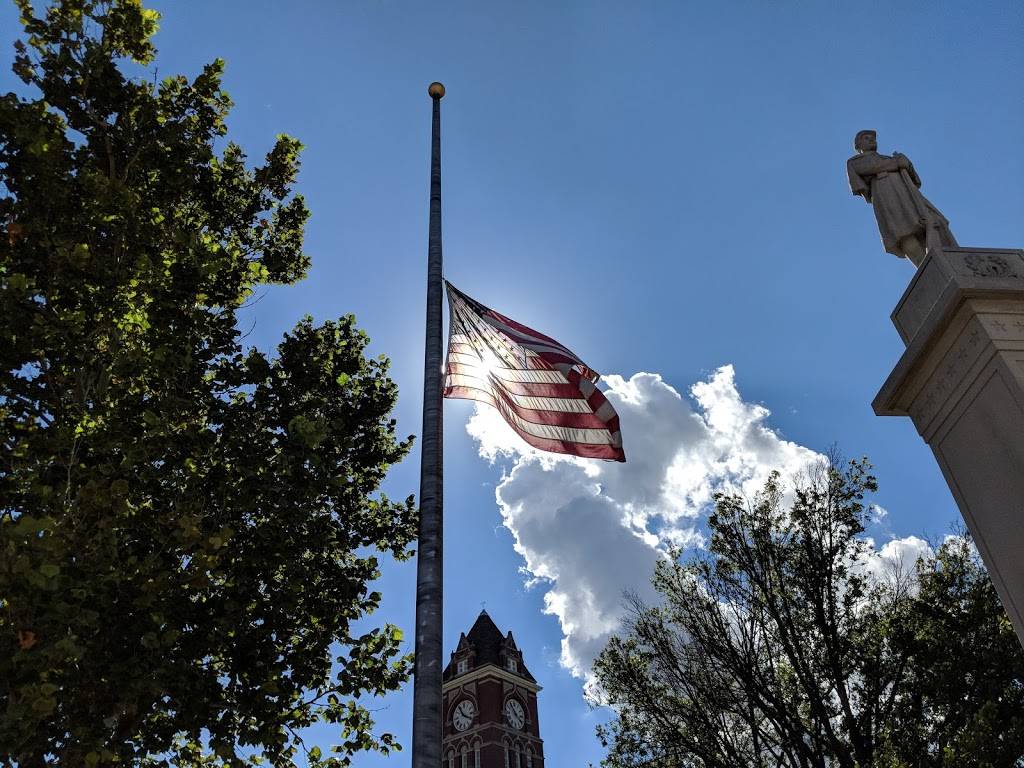 County Seat Bar and Grill | restaurant | 105 W Main St, Lyons, KS 67554, USA | 6205092362 OR +1 620-509-2362