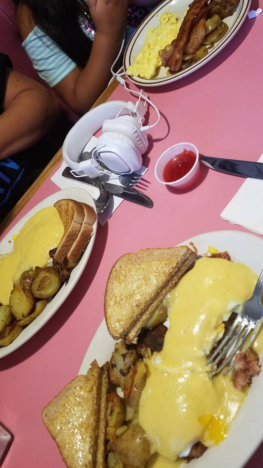 Simon Says Family Restaurant | restaurant | 94 Lawton St, Taunton, MA 02780, USA | 5088236708 OR +1 508-823-6708