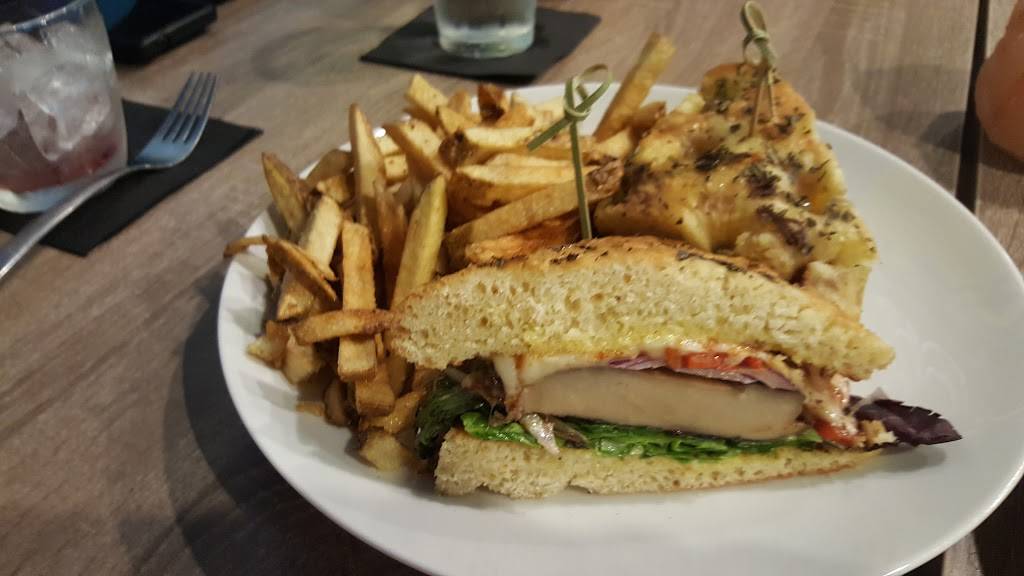 Fuze kitchen & bar | restaurant | 214 E Michigan Ave, Kalamazoo, MI 49007, USA | 2692205511 OR +1 269-220-5511