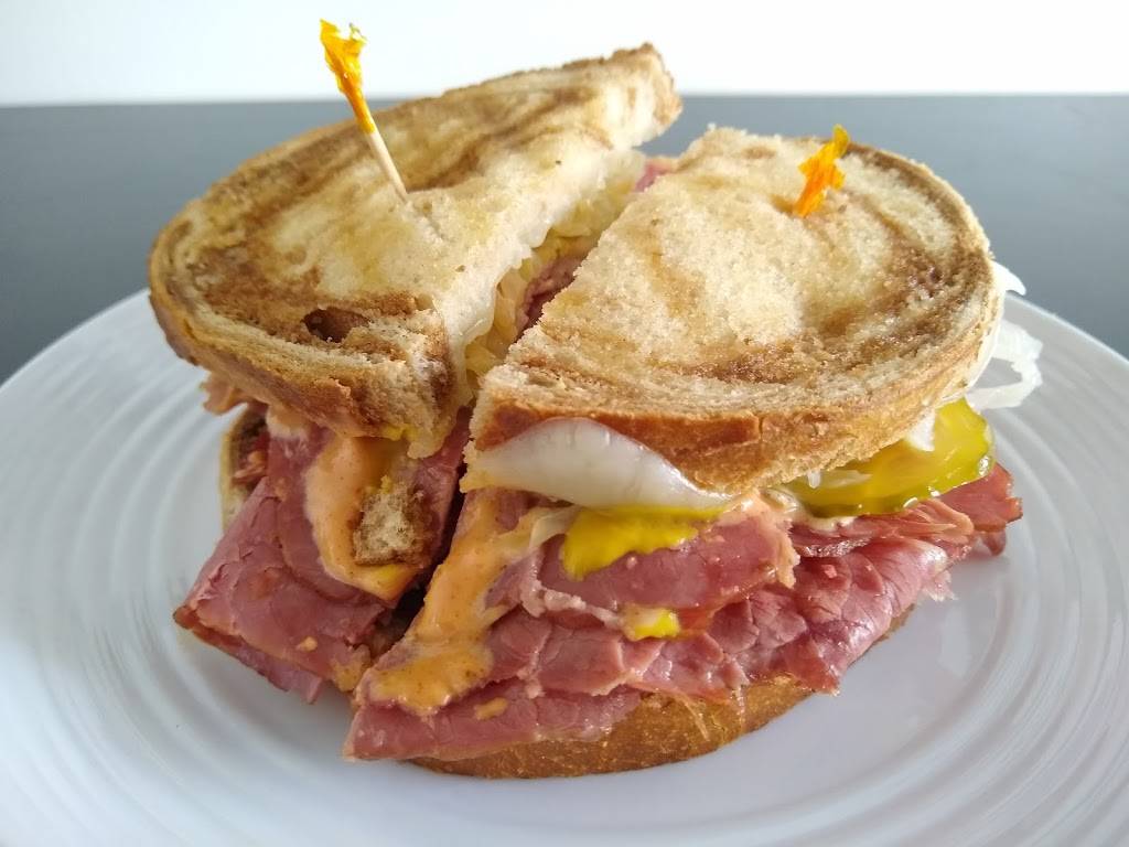 East Meats West Halal | restaurant | 2399 Cawthra Rd, Mississauga, ON L5A 2W9, Canada | 9052790361 OR +1 905-279-0361