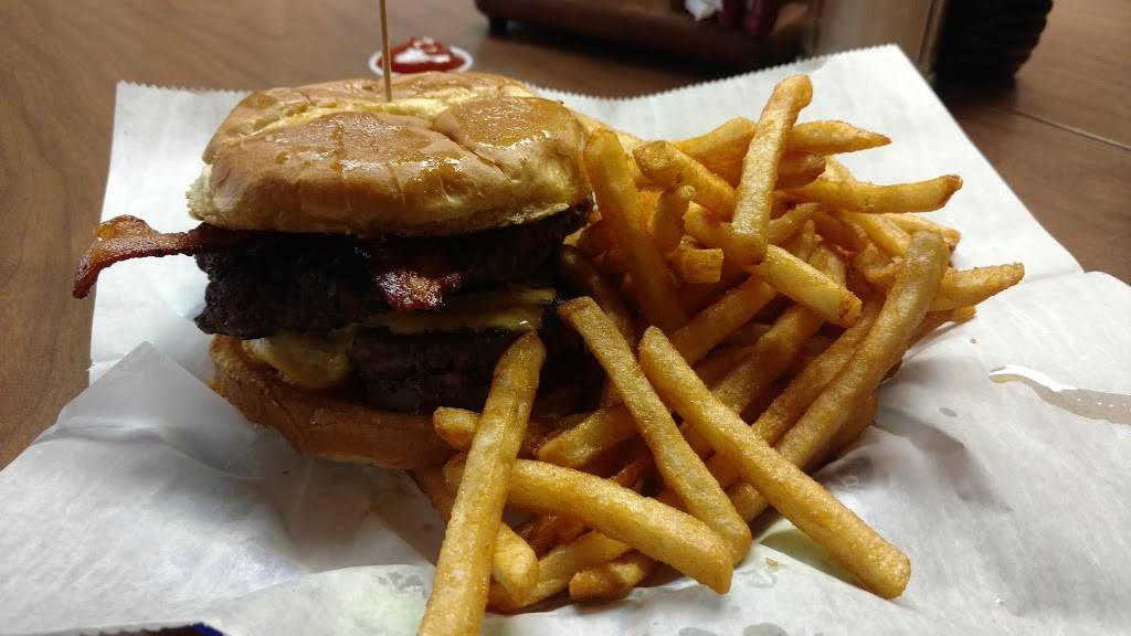 Mr Bs Coffee & Snack | restaurant | 315 Short St, Beloit, WI 53511, USA | 6082079684 OR +1 608-207-9684