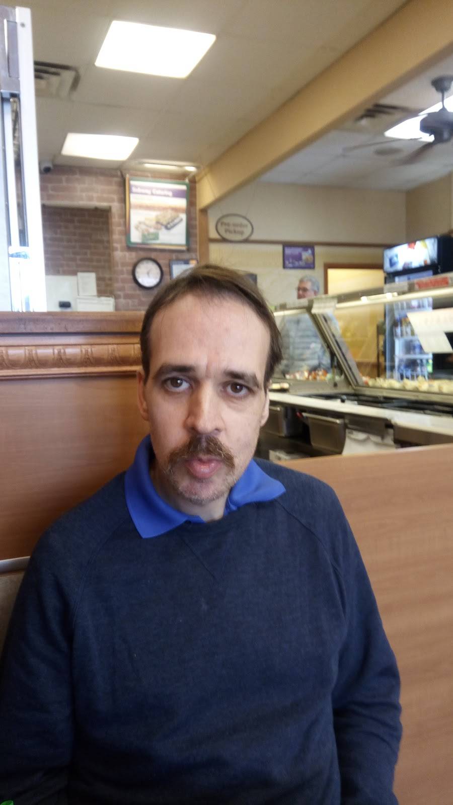 Subway | meal takeaway | 2200 Montreal Rd Place Voyageur Shopping Centre, Gloucester, ON K1J 6M5, Canada | 6137477925 OR +1 613-747-7925