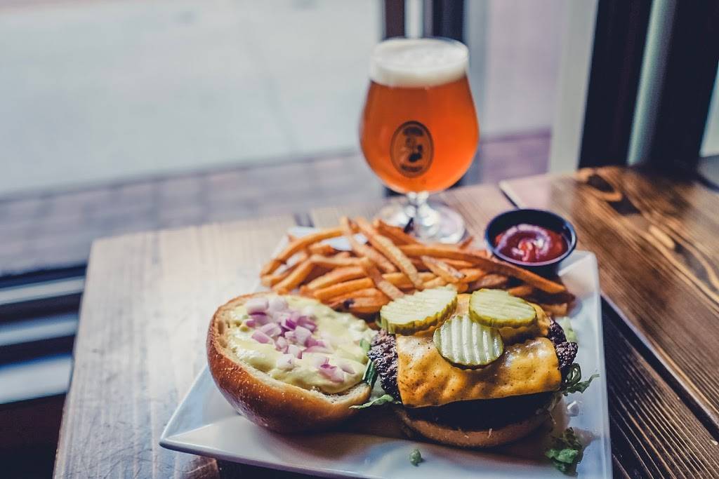 7 Monks Taproom | restaurant | 128 S Union St, Traverse City, MI 49684, USA | 2314218410 OR +1 231-421-8410