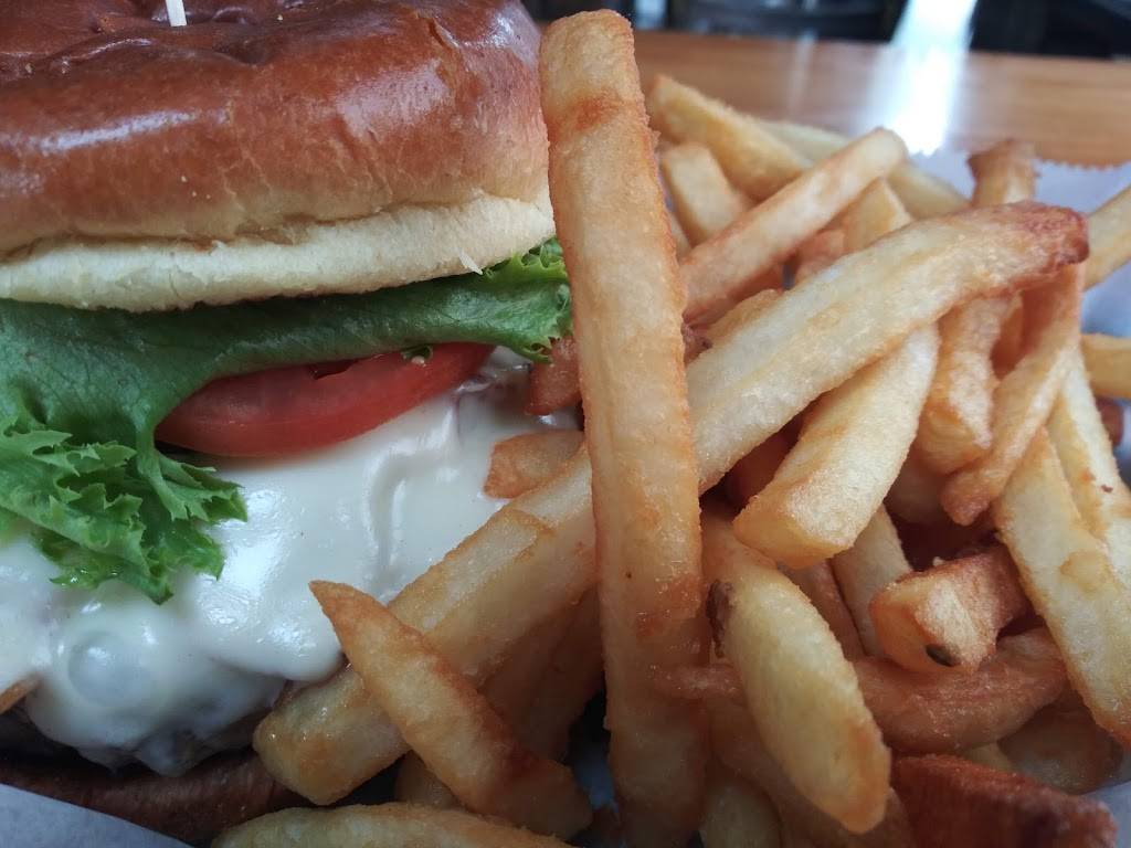 Rose Alley Ale House | restaurant | 94 Front St, New Bedford, MA 02740, USA | 5088585123 OR +1 508-858-5123