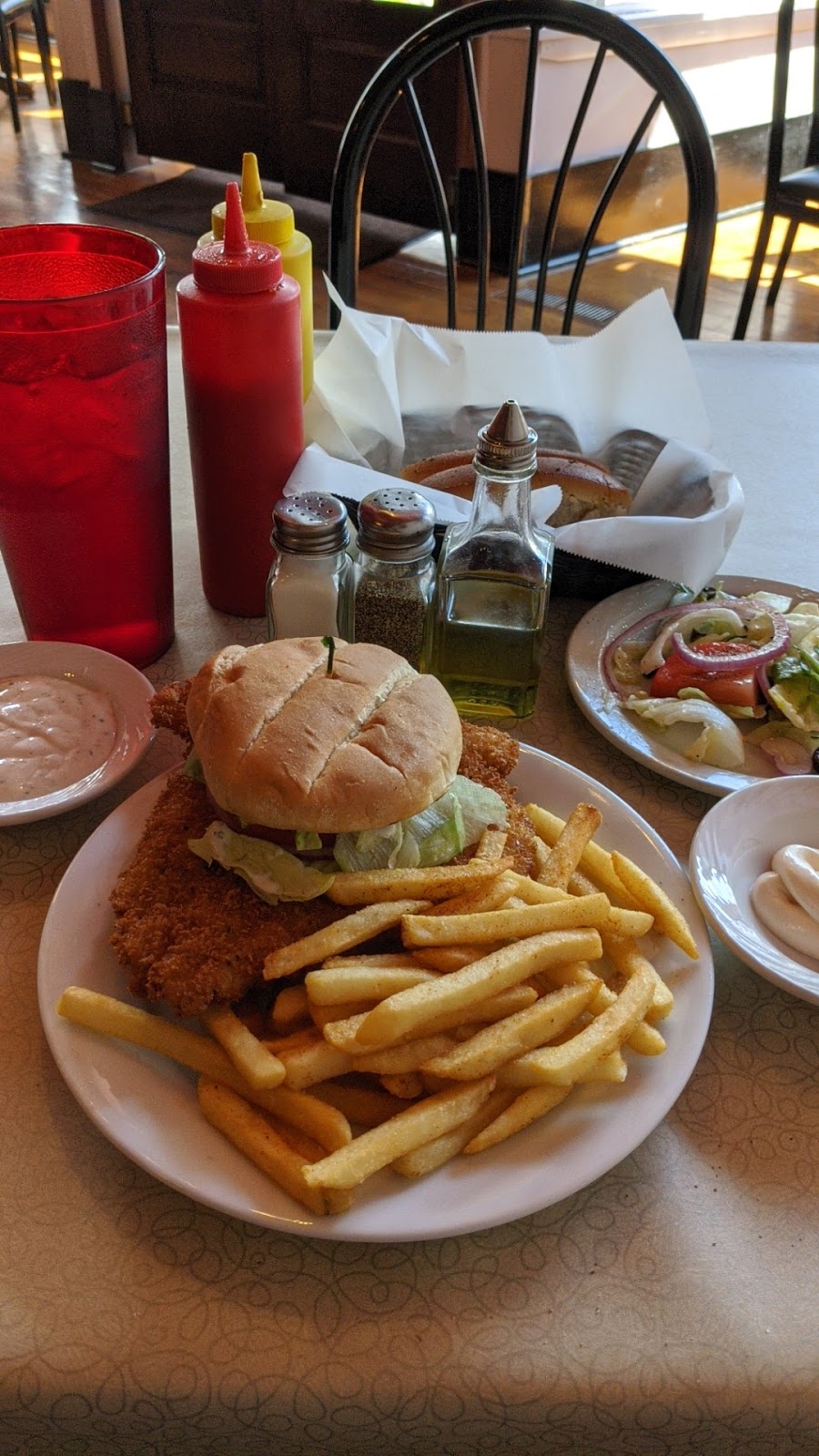 Wooden Nickel | restaurant | 114 S Elson St, Kirksville, MO 63501, USA | 6606652760 OR +1 660-665-2760