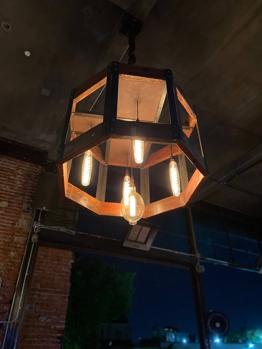 Holman Draft Hall | restaurant | 820 Holman St, Houston, TX 77002, USA | 7135339392 OR +1 713-533-9392