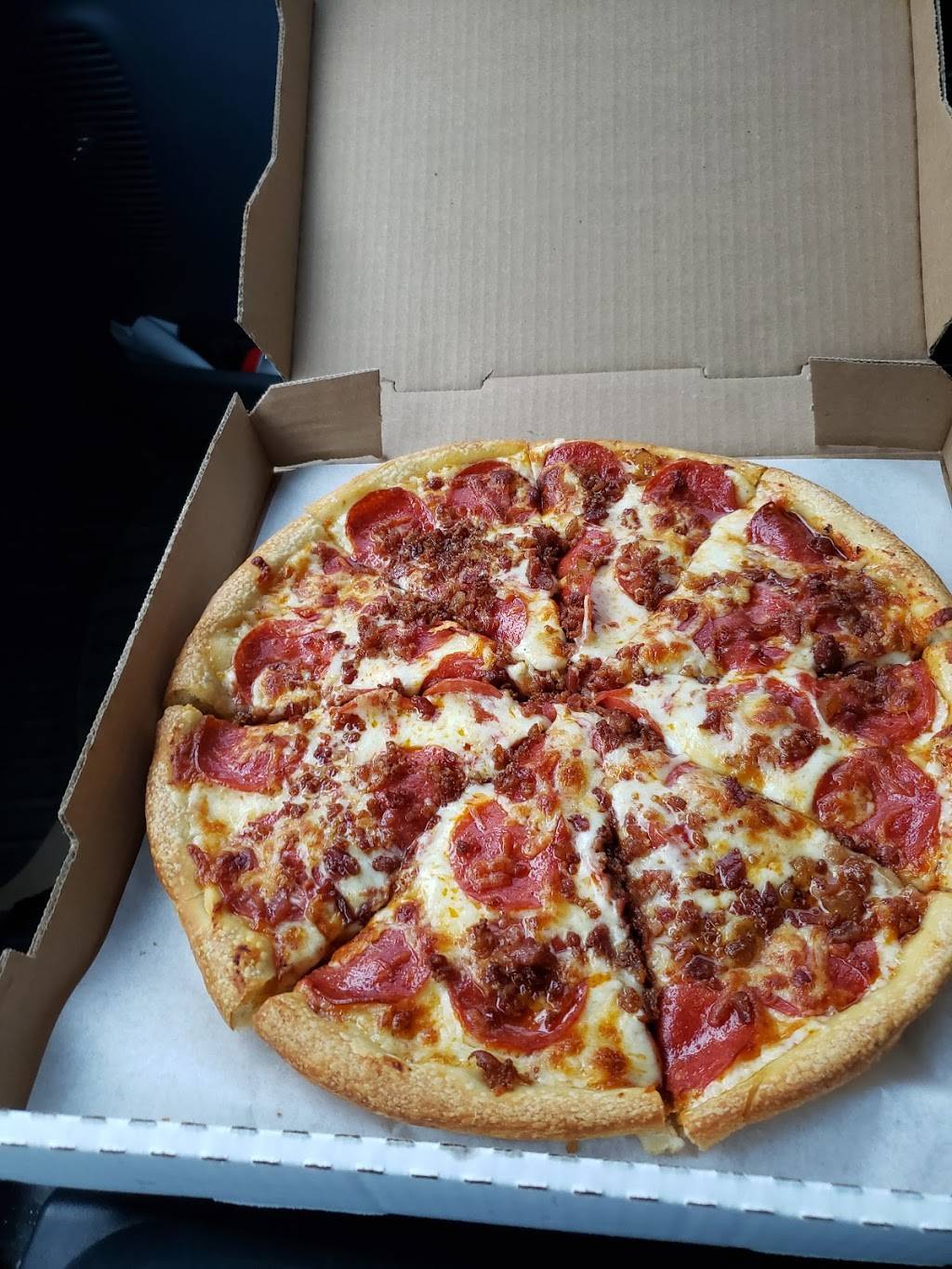 Royal Pizza | restaurant | 7604 St Clair Ave, Cleveland, OH 44103, USA | 2164312211 OR +1 216-431-2211