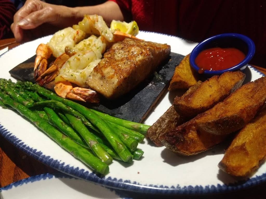 Red Lobster | restaurant | 311 King St W, Oshawa, ON L1J 2J8, Canada | 9054341143 OR +1 905-434-1143