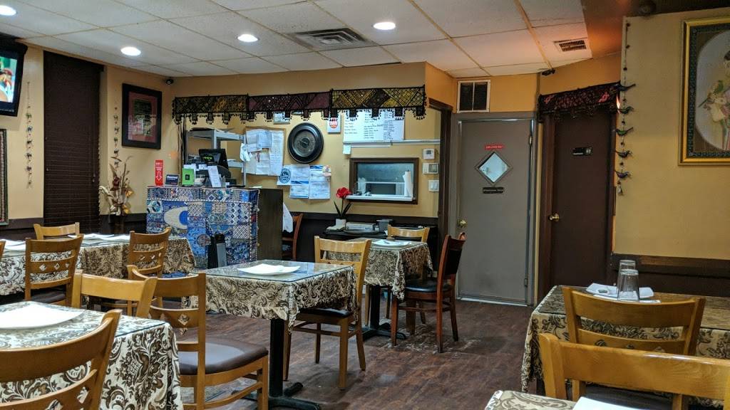 Taj Mahal | restaurant | 1512 W Taylor St, Chicago, IL 60607, USA | 3122266546 OR +1 312-226-6546