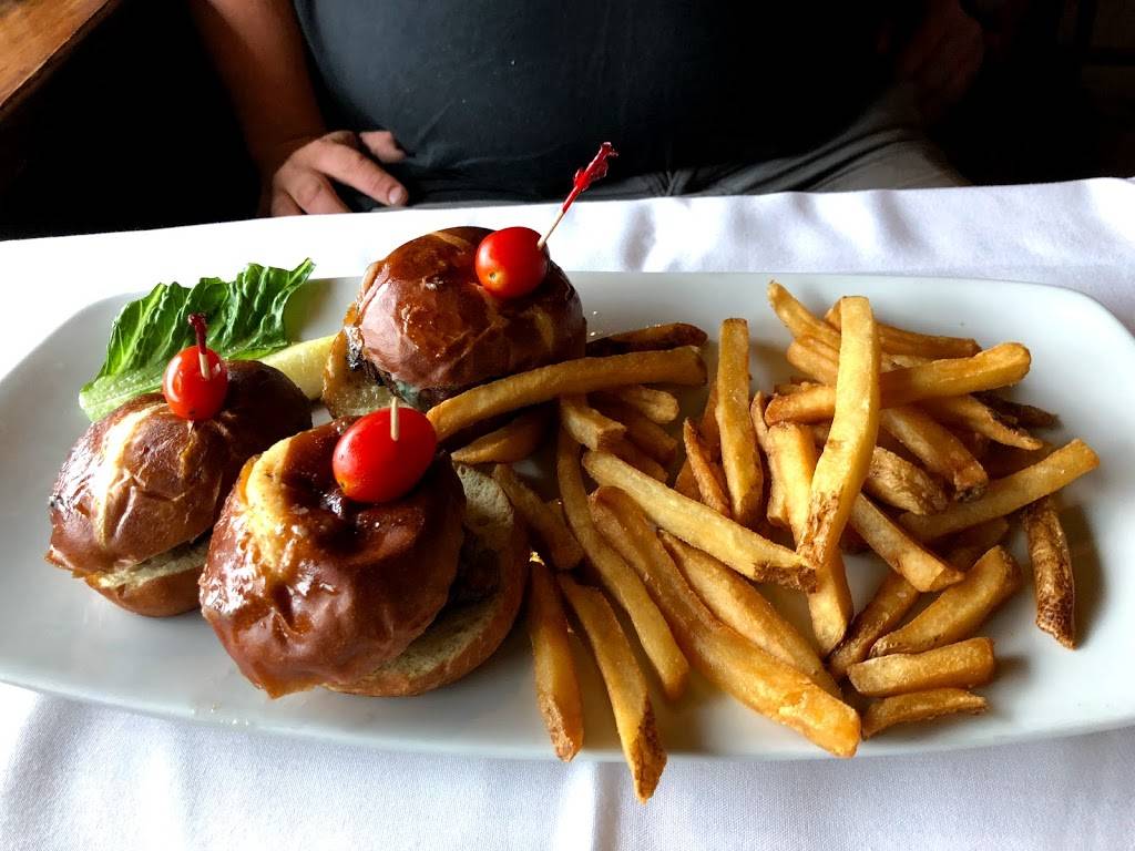 Kis Steak & Seafood Restaurant | restaurant | 705 North Ave, Glendale Heights, IL 60139, USA | 6304694757 OR +1 630-469-4757