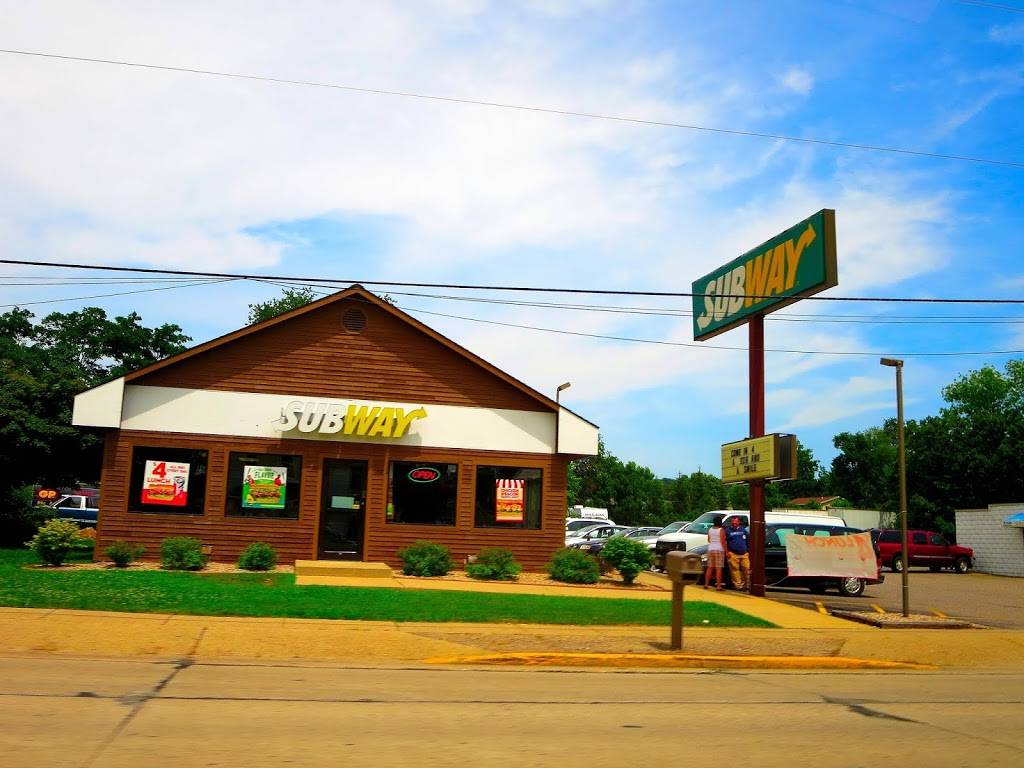 Subway | restaurant | 240 Linn St, Baraboo, WI 53913, USA | 6083560166 OR +1 608-356-0166