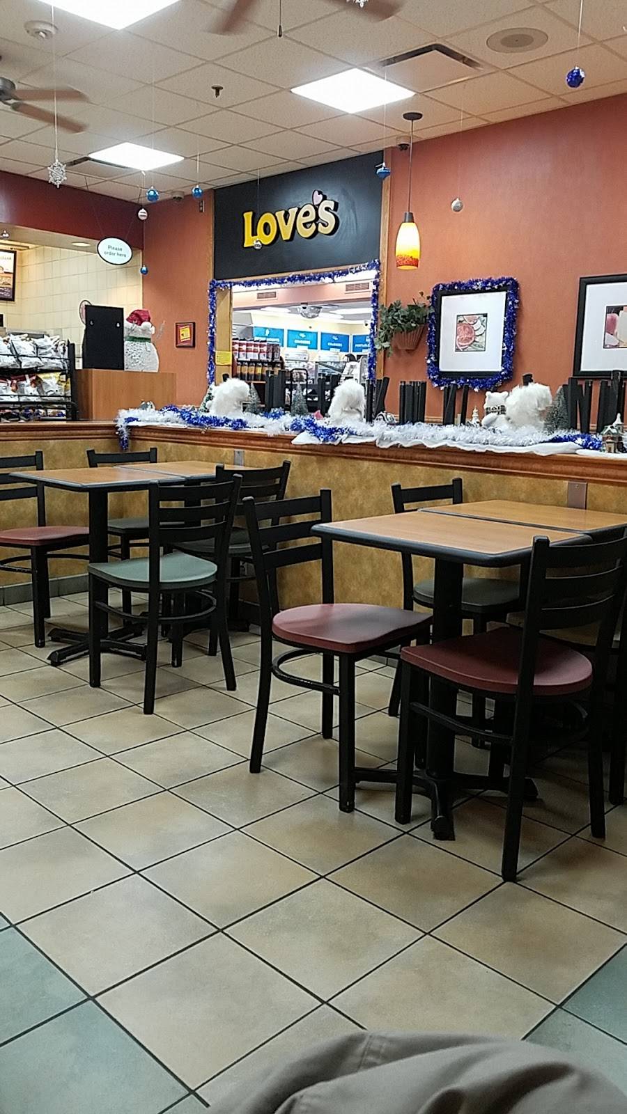 Subway | restaurant | 2700 S Blackstone St, Tulare, CA 93274, USA | 5596862100 OR +1 559-686-2100